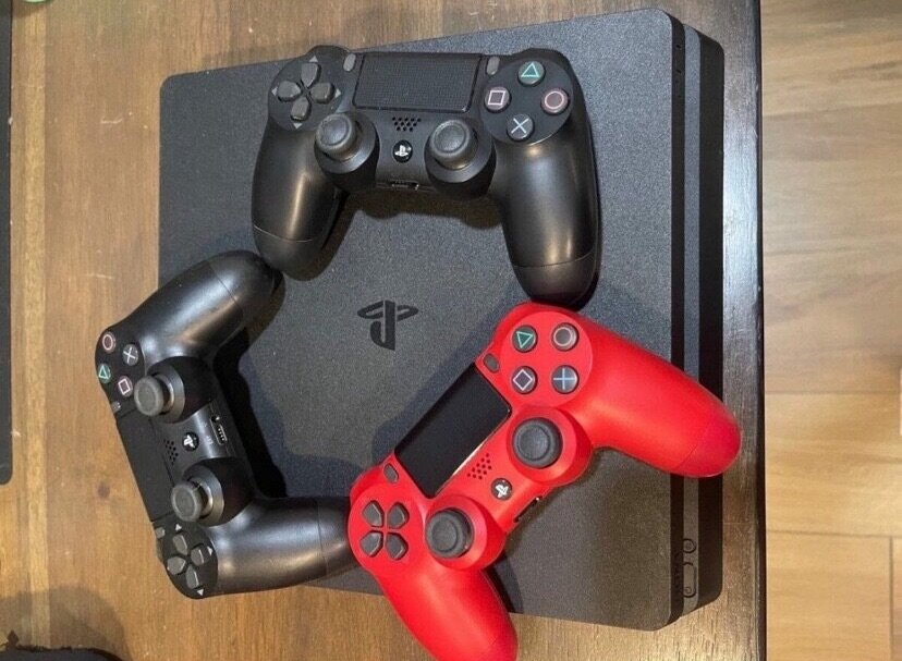 Play station 4(ps4)