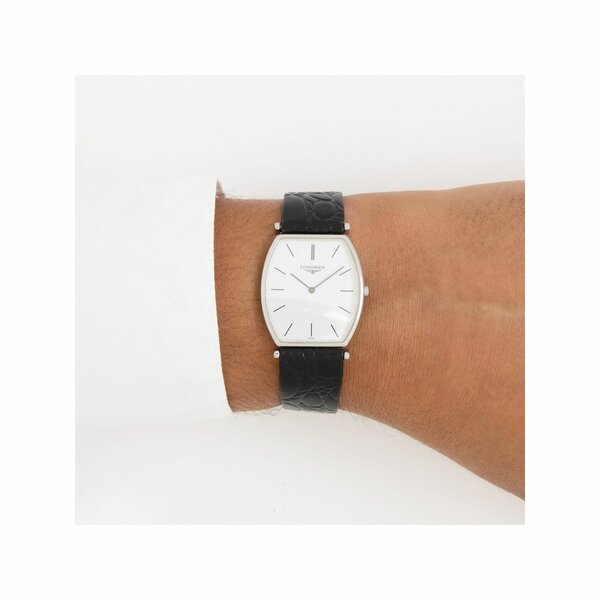 Montre élégante en cuir noir