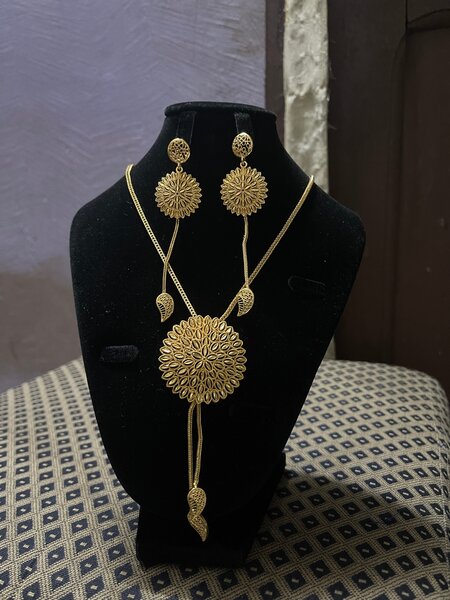 Parure élégante dorée