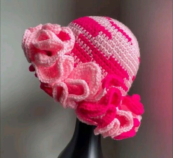 Chapeau en crochet coloré