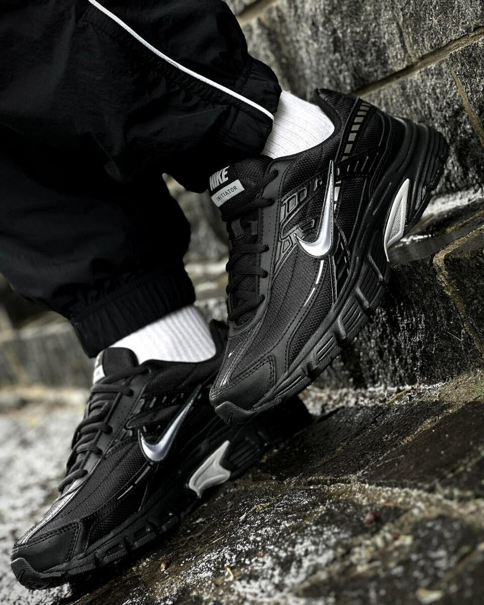 Nike Black Metallic Sneakers