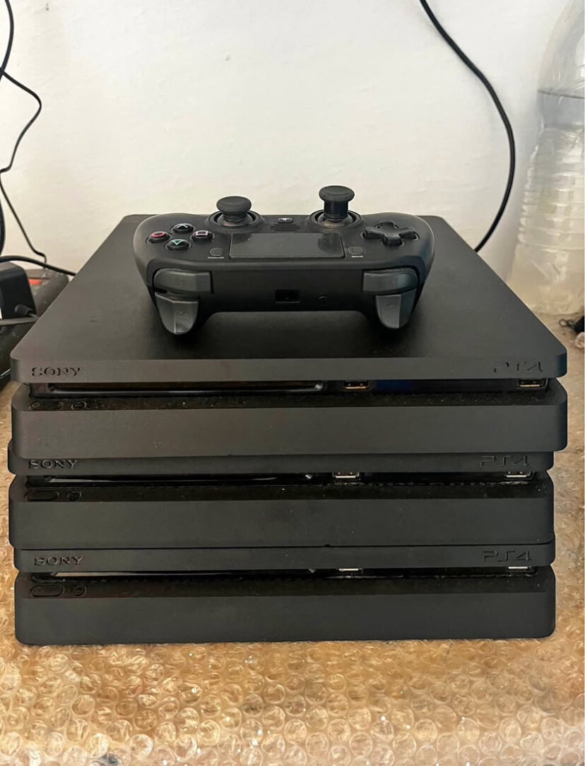 Console de jeu Sony PlayStation 4 PS4