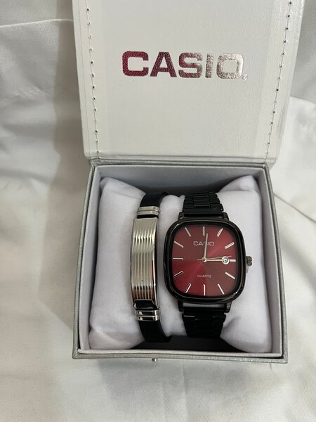 Montre Casio élégante rouge
