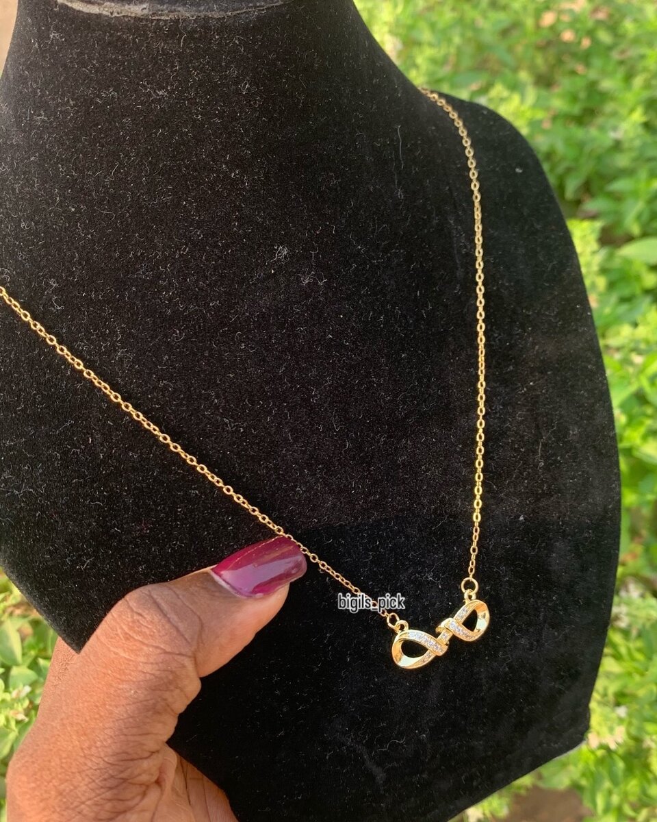 Elegant twisted necklace