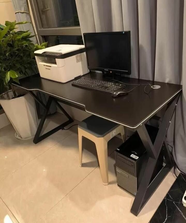 1.4m gaming desk