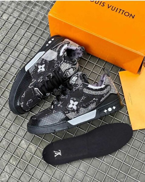 Louis Vuitton Sneakers