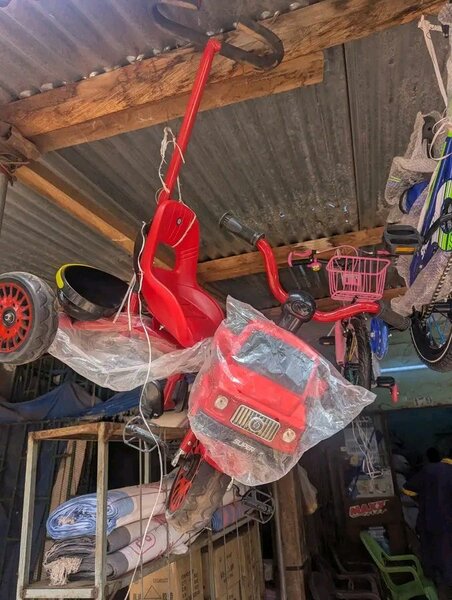 Vélo enfant rose avec panier