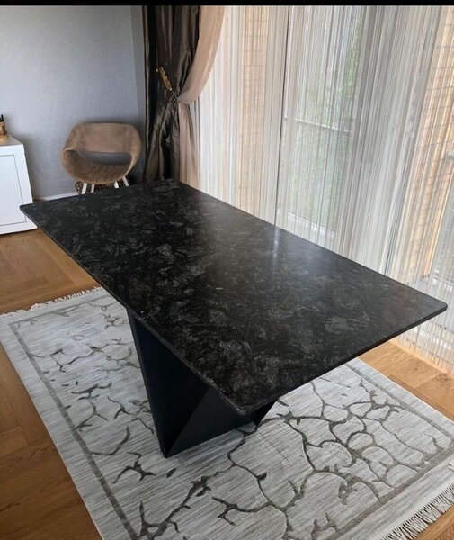 Table salle à manger marbre noir