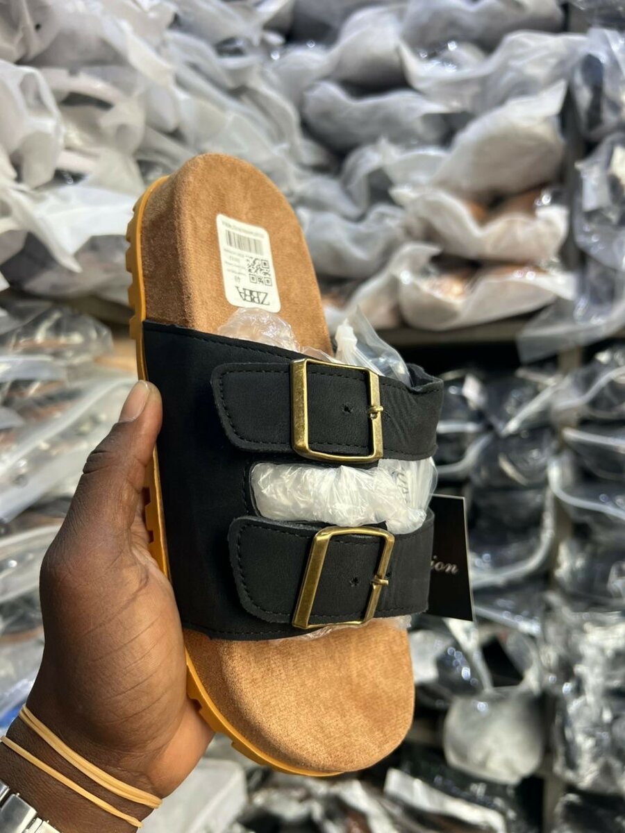 Sandales en cuir avec boucles