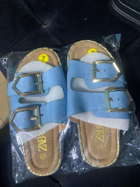 Sandales décoratives avec strass