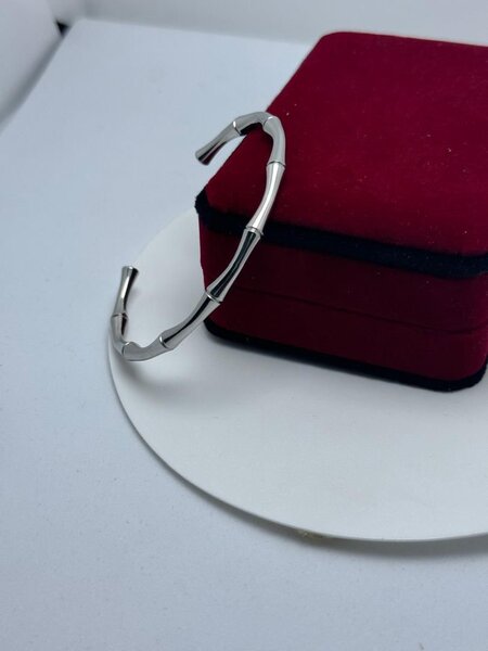 Bracelet en métal élégant