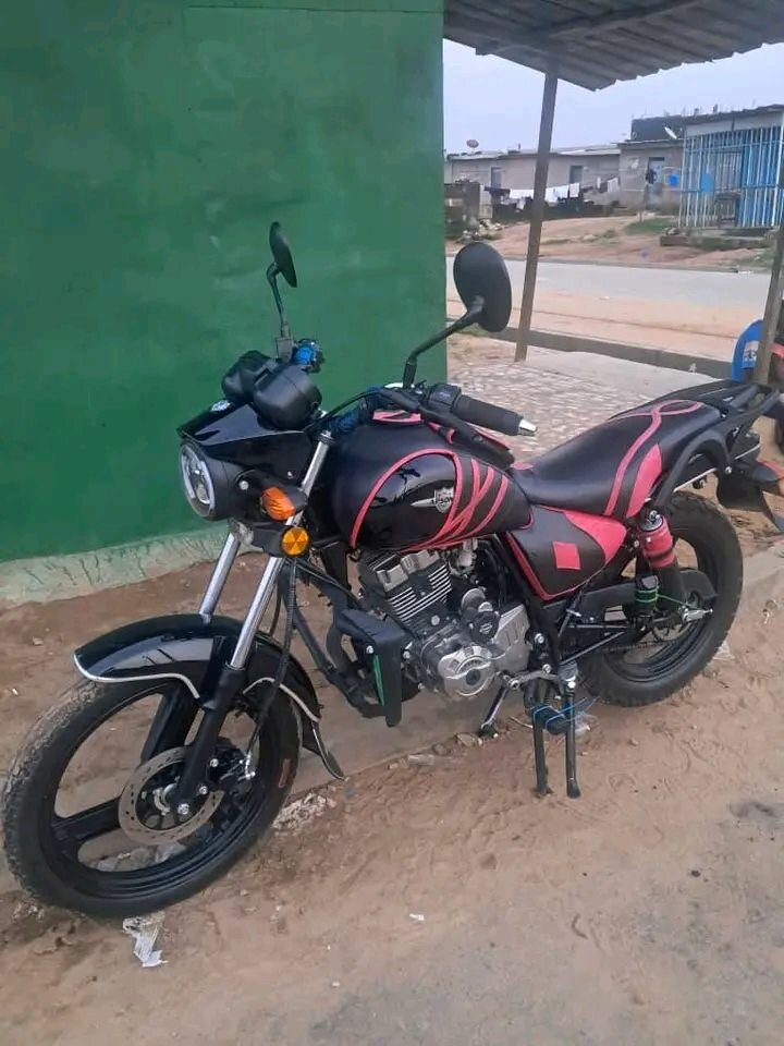 Moto sportive 150cc rouge