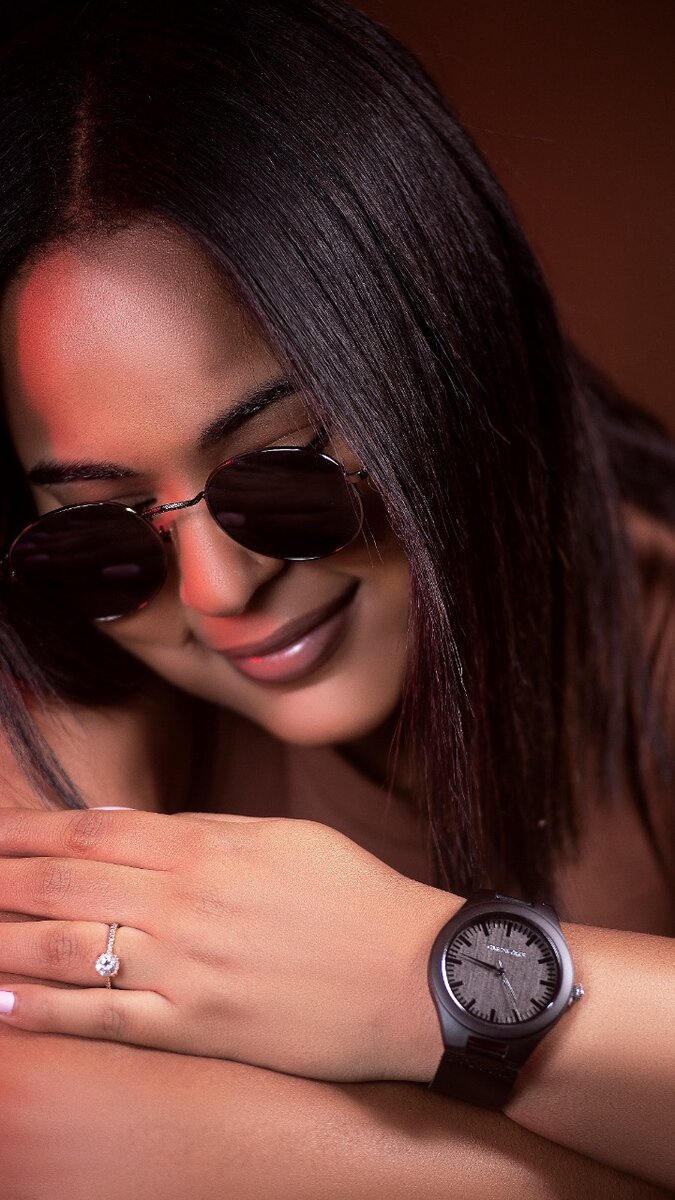 Montre en bois élégant mixte