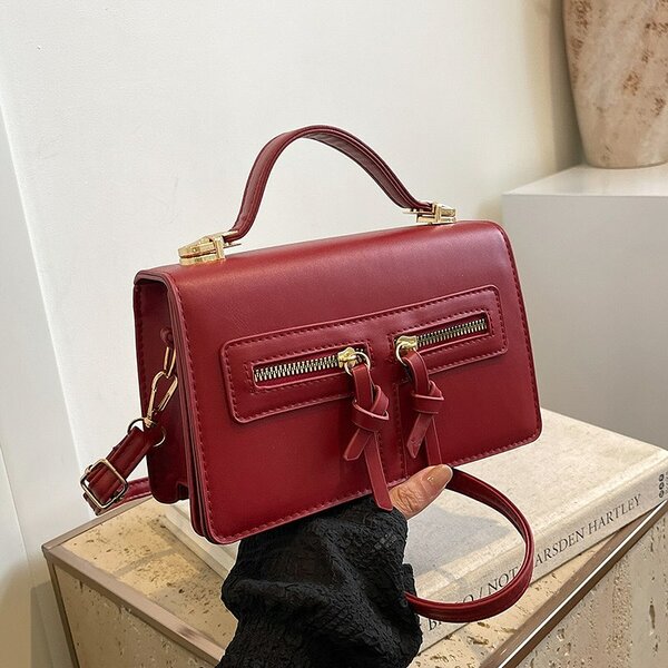 Stylish and fashionable women's bag red