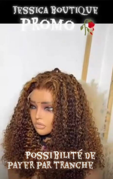 Perruque bouclée volumineuse