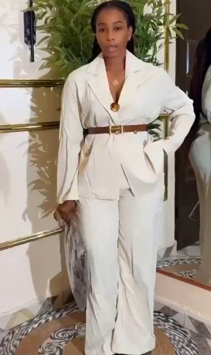 Tailleur élégant femme