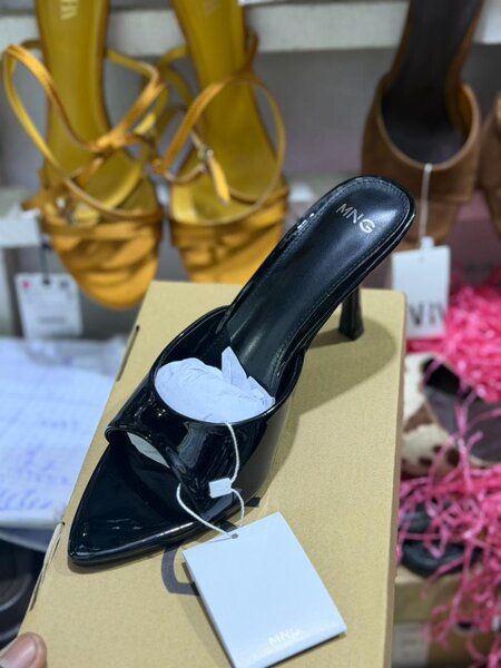 Mules à talons hauts noirs MNG