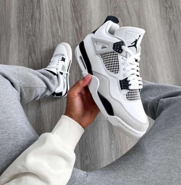 Air Jordan 4 military black
