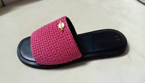 Chaussure en tresse rose