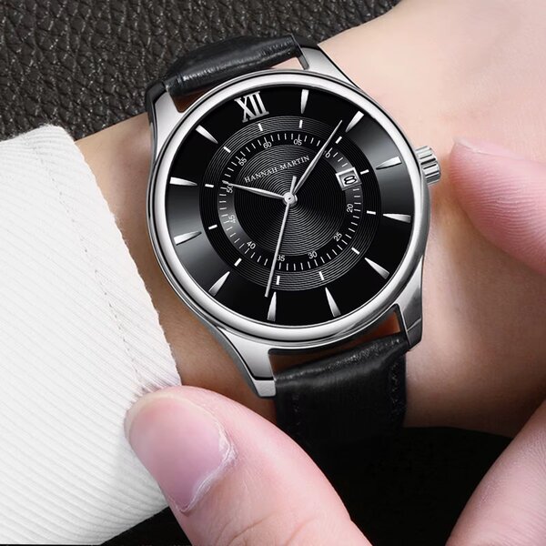 Montre élégante en cuir noir