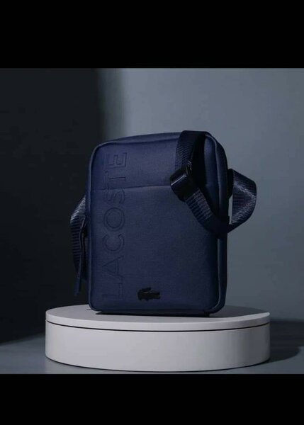 Sac bandoulière Lacoste noir et bleu