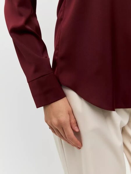 Бордовая рубашка