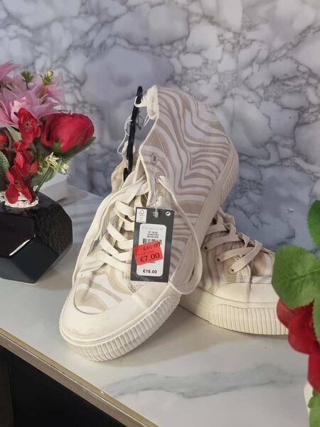 Baskets blanches tendance unisexes