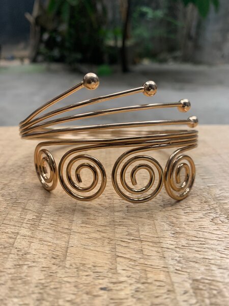 Bracelet en spirale doré