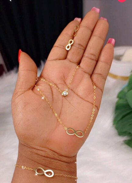 Collier et Boucles d'Oreilles Éclatants