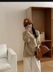 Бежевая женская кофта