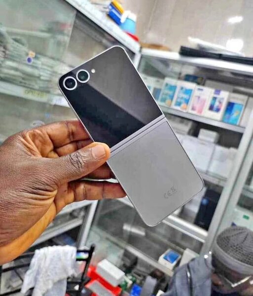 Smartphone pliable compact