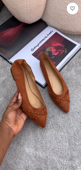 Lady Amarinta brown suede flat shoes