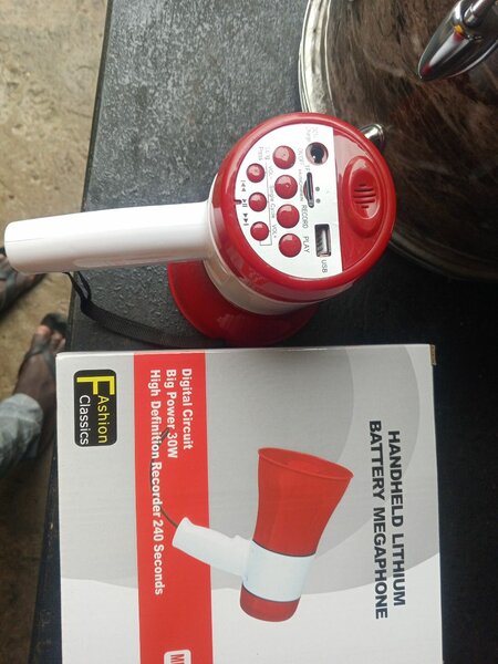 Mégaphone portable 30W rechargeable