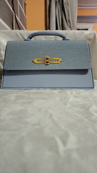 Sac à main élégant bicolore