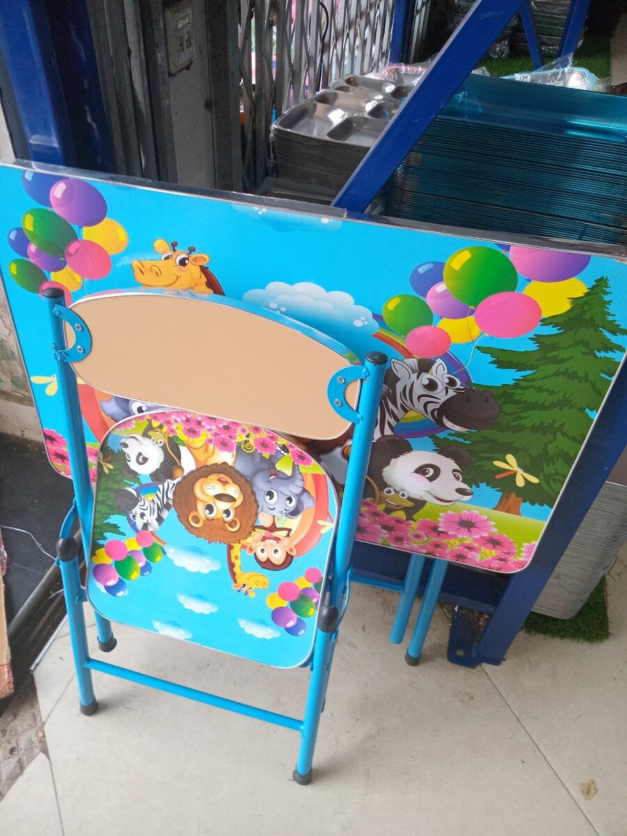 Kids catoons  lunch and learning table set