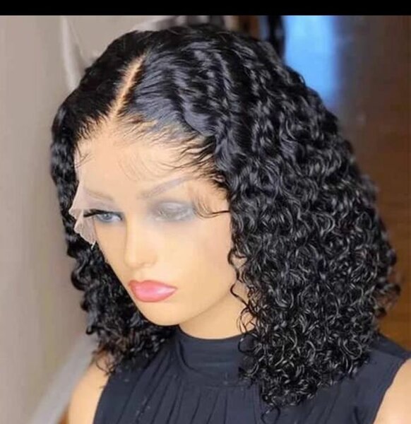 Perruque cheveux bouclés noirs