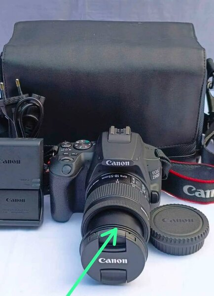 Appareil photo reflex Canon avec objectif