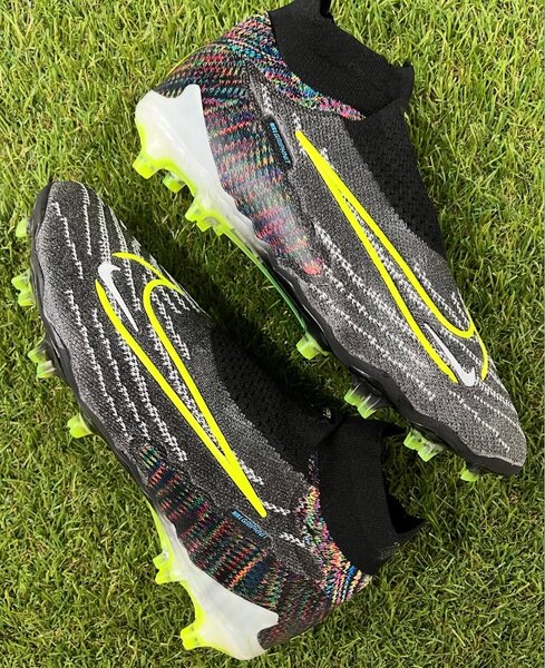 Chaussures de football élégantes