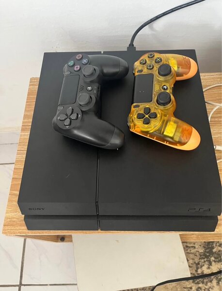 Console PS4 avec FIFA 21