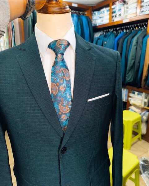 Costume élégant pour hommes