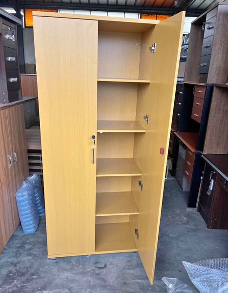 Armoire de rangement en bois