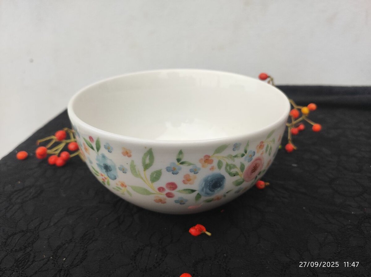 Bol en céramique fleurie