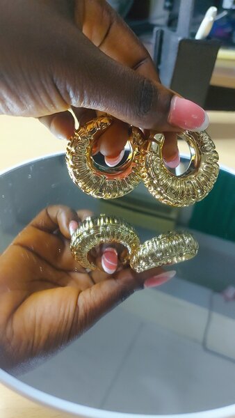 Elegant Gold Hoop Earrings