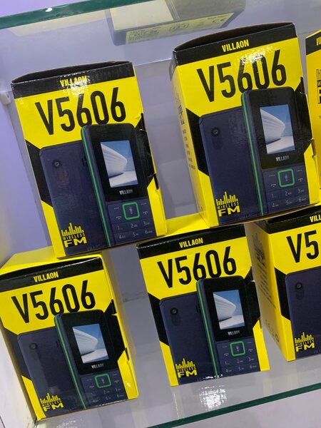 Téléphone Portable Villao V5606 FM