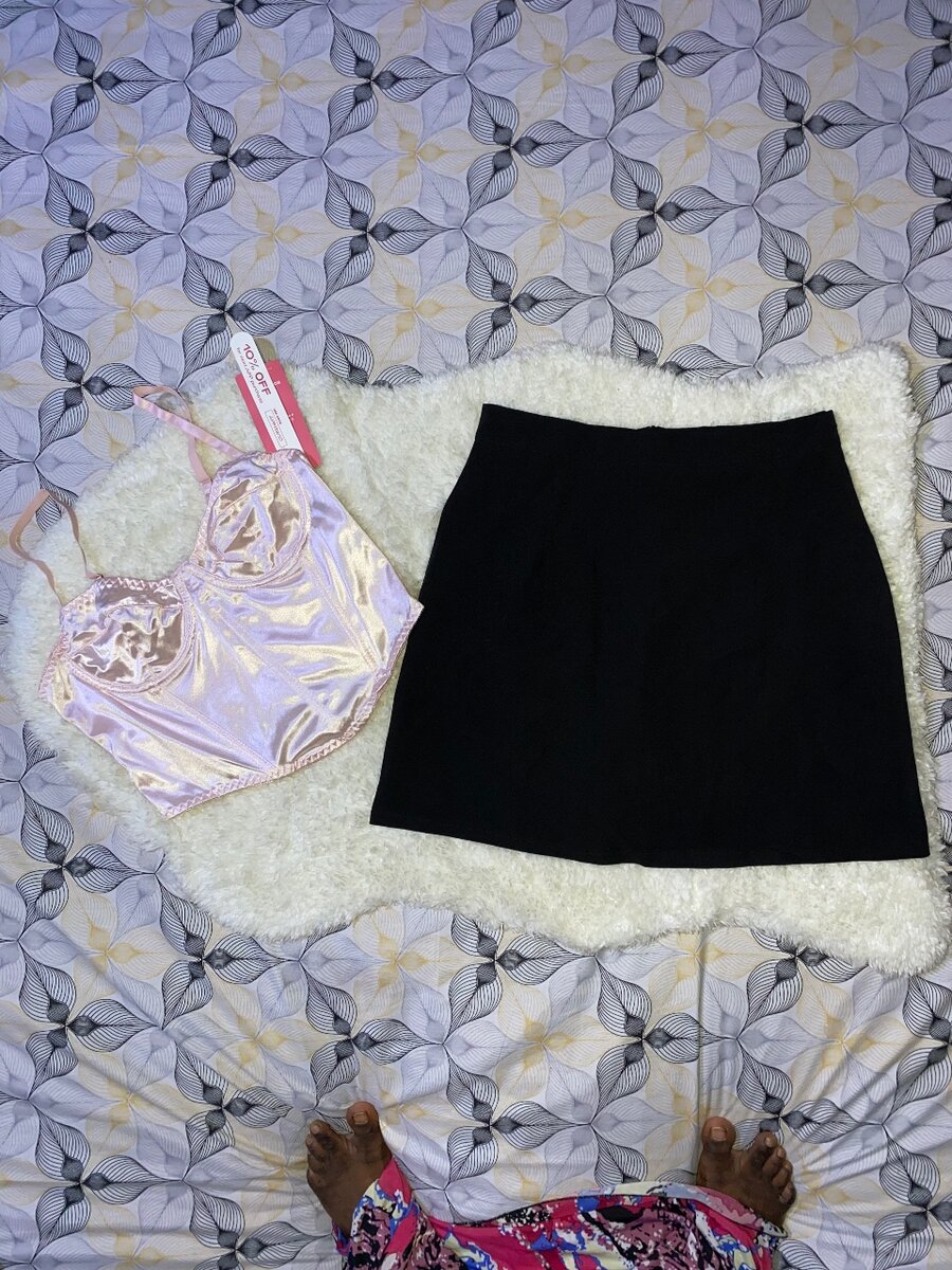 Ensemble Jupe Noire et Haut