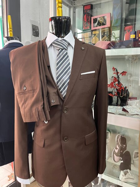 Costume élégant homme