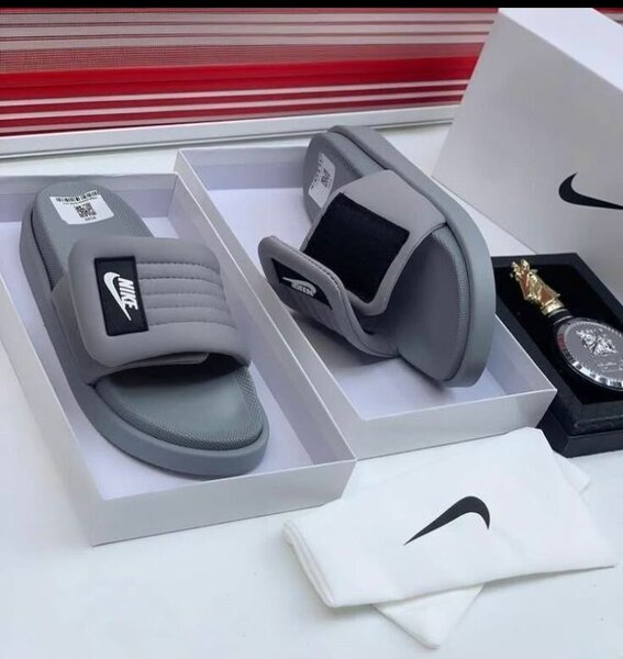 Mules Nike gris pour homme