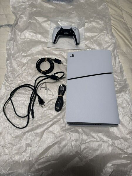 Console de jeu PlayStation 4 Slim - Accessoires inclus