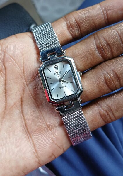 Montre élégante en acier