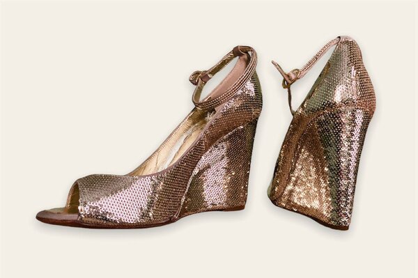 Нарядные "золотые" туфли 37 размер